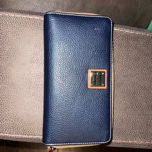 #DOONEY & BOURKE Pebble Grain Large Zip Around Wallet Navy Blue